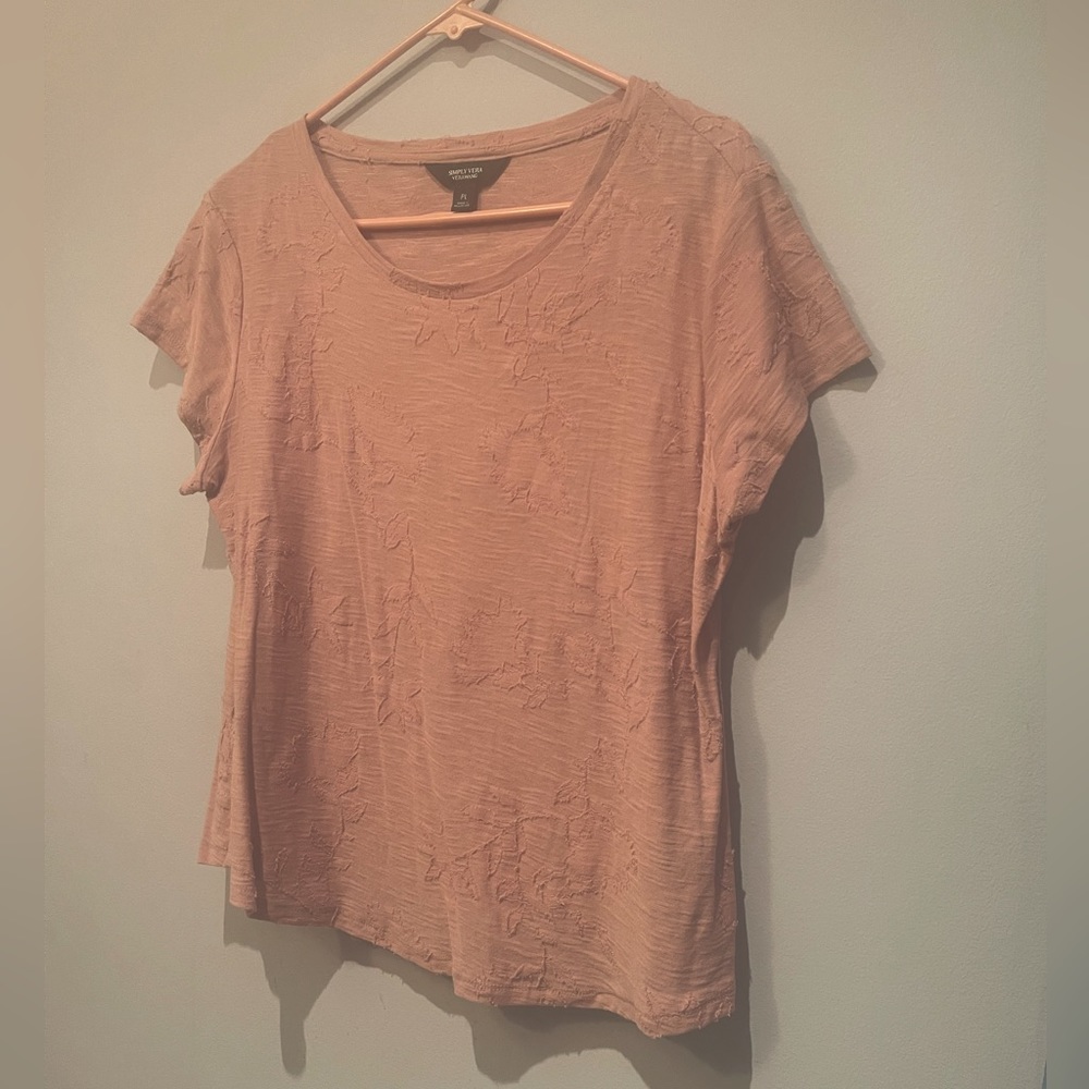 Women’s XL Vera Wang floral blouse. Soft pink & short sleeved. Barely used!💕